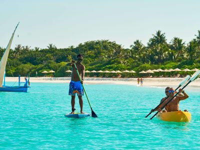 Indische Oceaan-Malediven-The Barefoot Eco Hotel-kayak-paddle