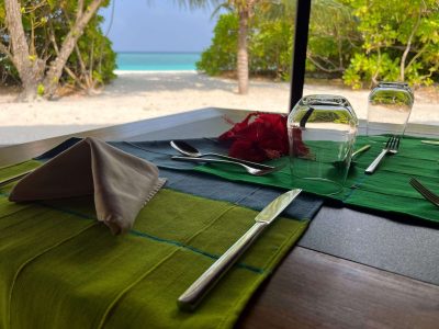 Indische Oceaan-Malediven-The Barefoot Eco Hotel-tafel