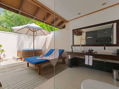 Indische Oceaan-Malediven-Vilamendhoo-Jacuzz Strand Villa-badkamer