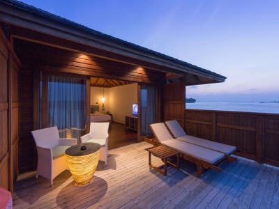 Indische Oceaan-Malediven-Vilamendhoo-Jacuzzi Water Villa Deck